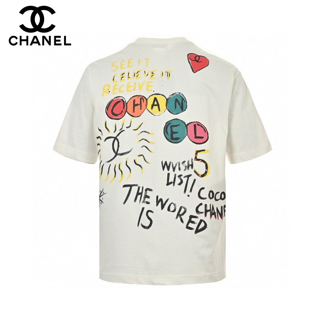 T-shirt Chanel blanc « Les femmes sauveront le monde ».