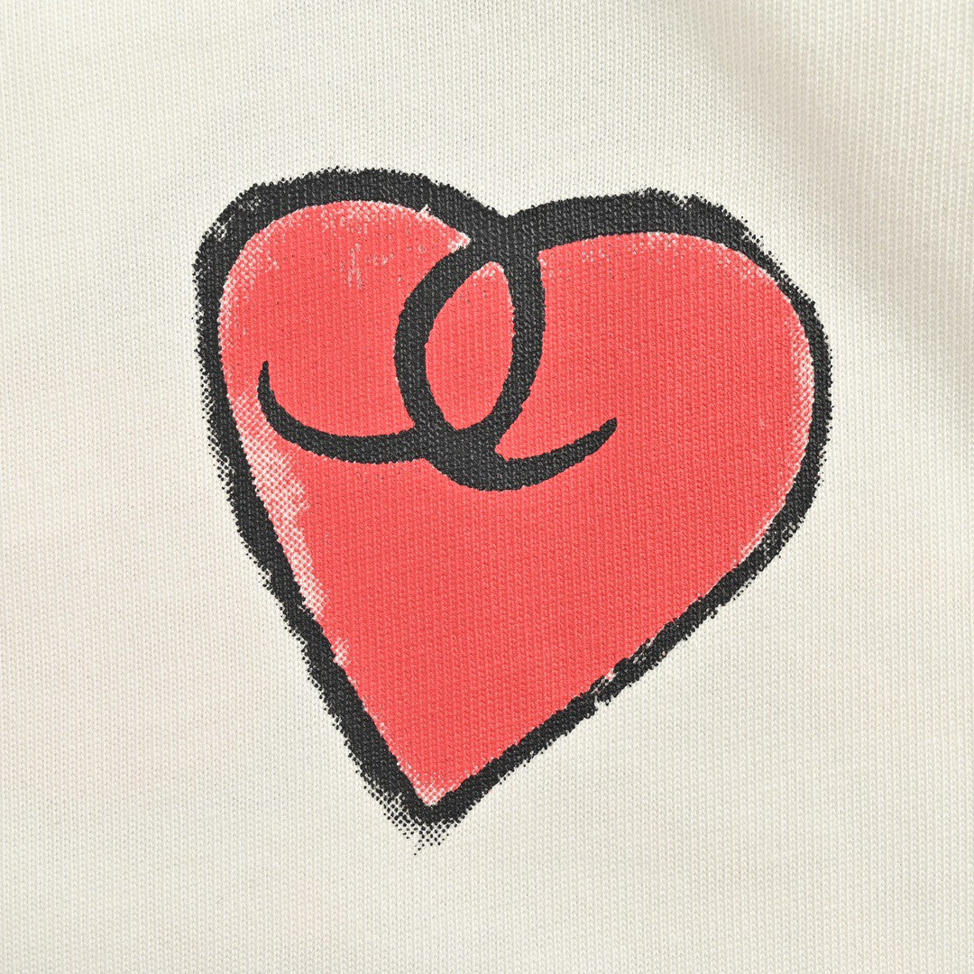 T-shirt Chanel blanc « Les femmes sauveront le monde ».