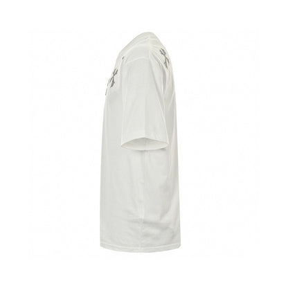 T-shirt blanc à col croisé avec motif cœurs chromés