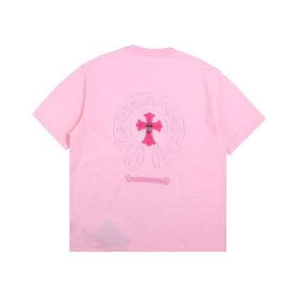 T-SHIRT ROSE AVEC LOGO DE FER À CHEVAL ET CŒURS CHROMÉS