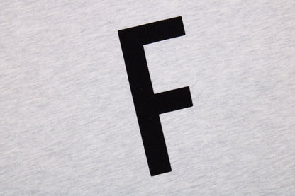 T-shirt Fear of God Lettre F (Gris clair)