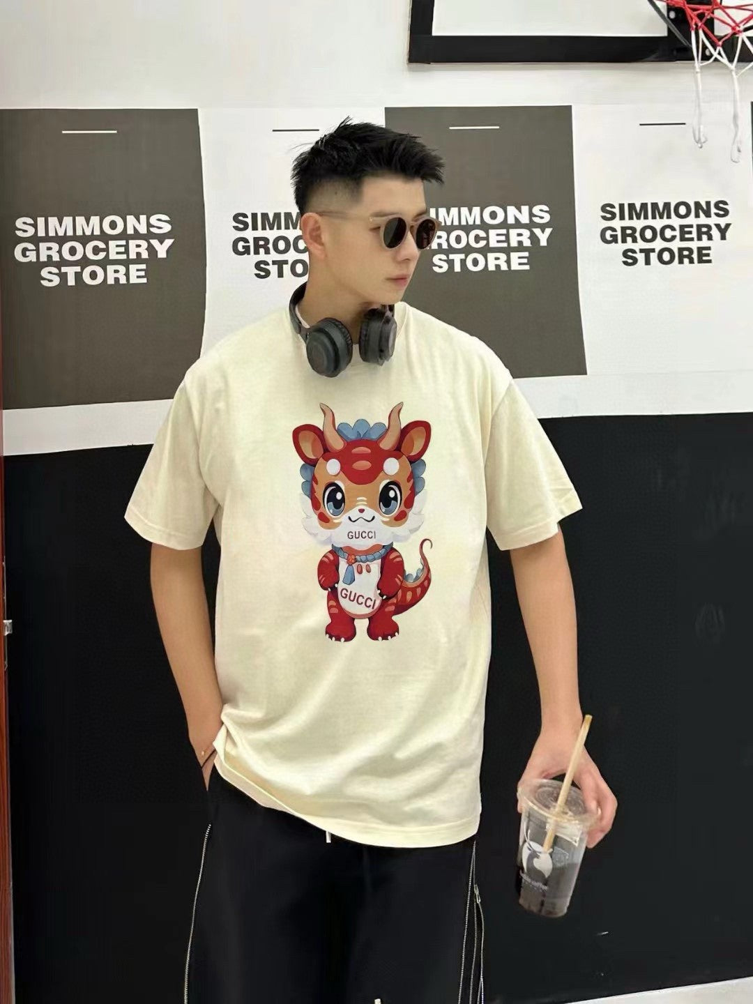 T-shirt Gucci crème avec dessin de dragon