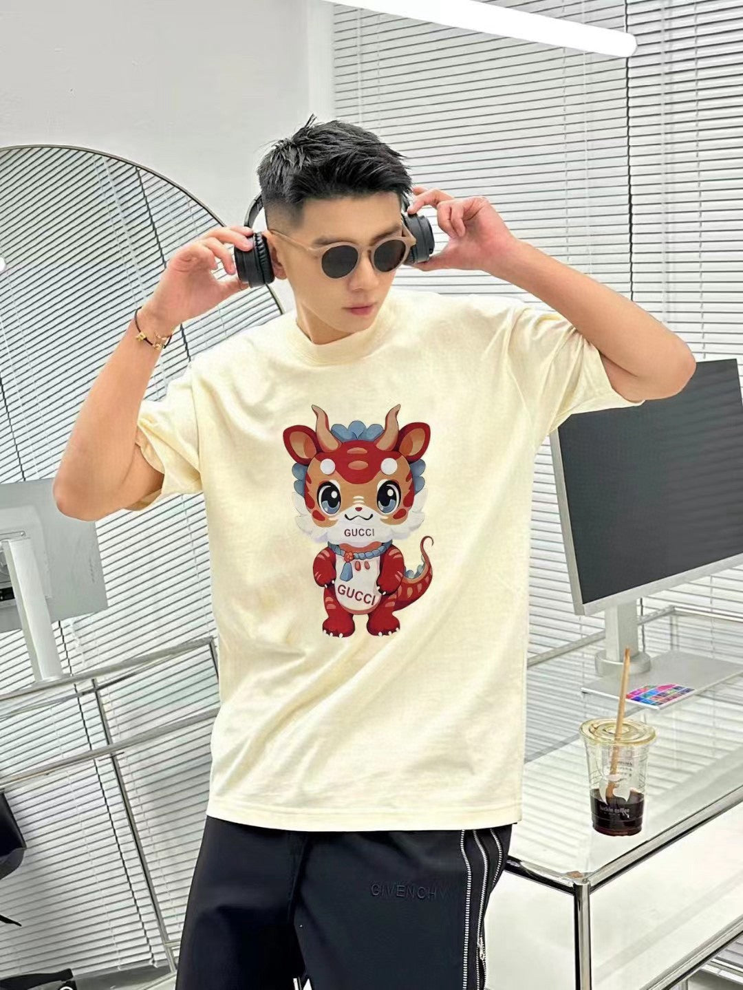 T-shirt Gucci crème avec dessin de dragon
