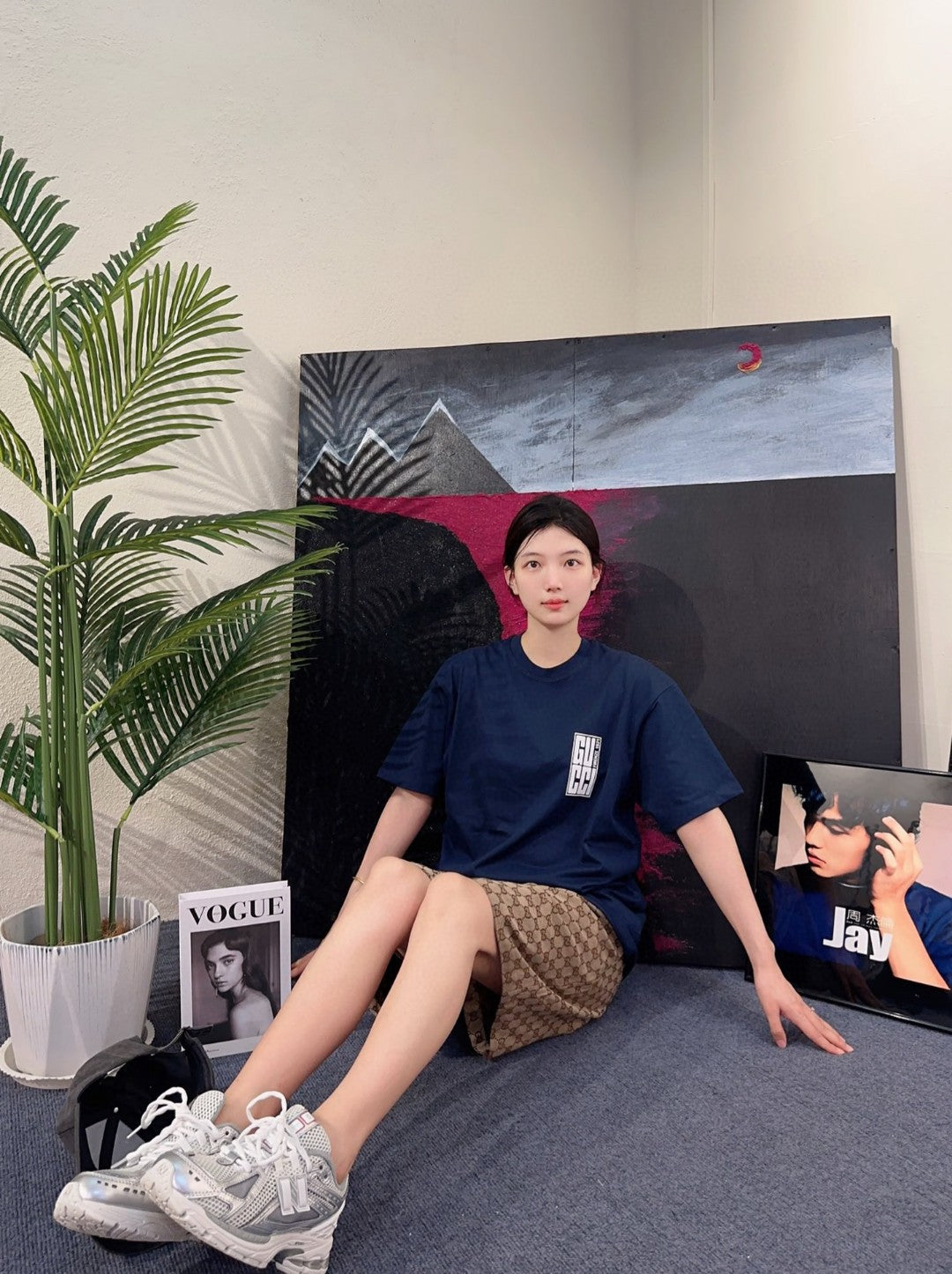 T-shirt Gucci bleu marine avec écusson logo vertical