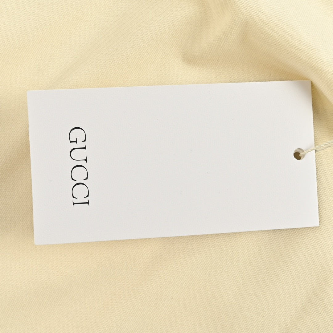 T-shirt Gucci à logo fraise (beige)