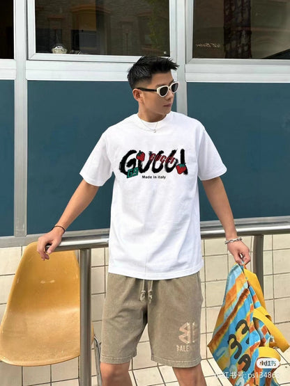 T-shirt Gucci à logo fraise (beige)