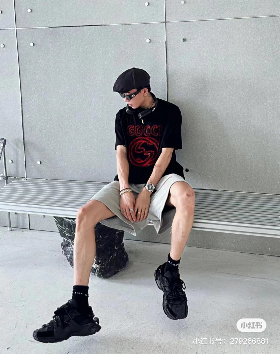 T-shirt Gucci - Logo griffonné