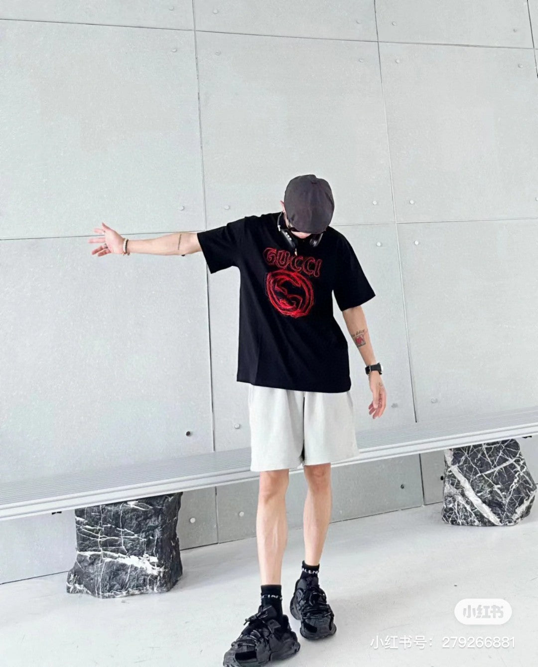 T-shirt Gucci - Logo griffonné