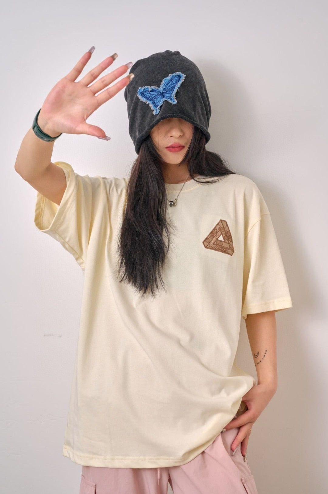 T-shirt beige Gucci à logo triangulaire