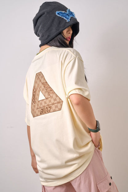 T-shirt beige Gucci à logo triangulaire