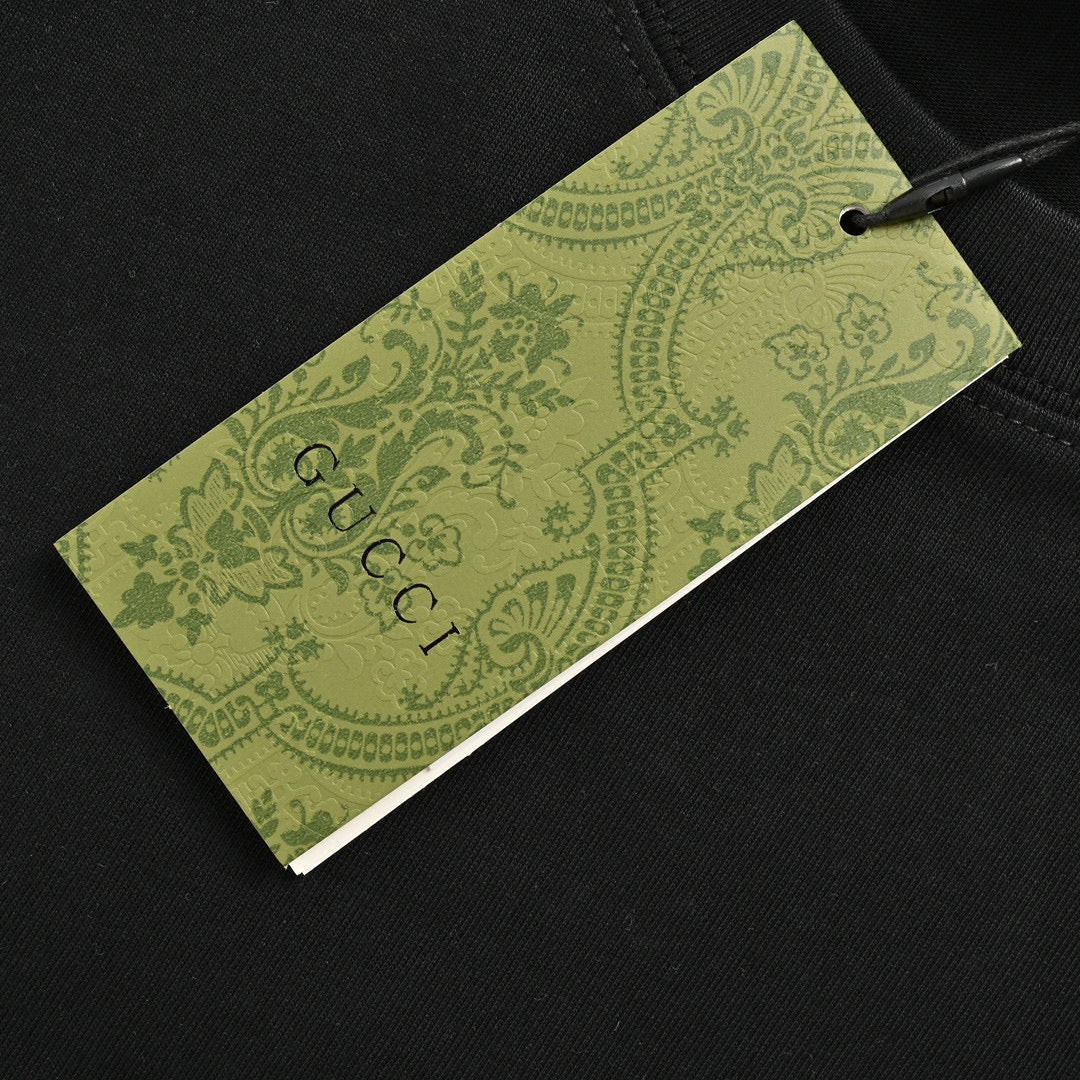 T-shirt noir Gucci à logo triangulaire