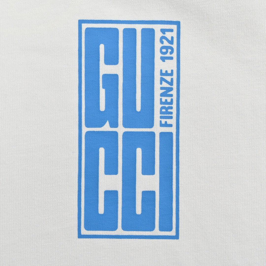 T-shirt blanc Gucci avec écusson logo vertical bleu