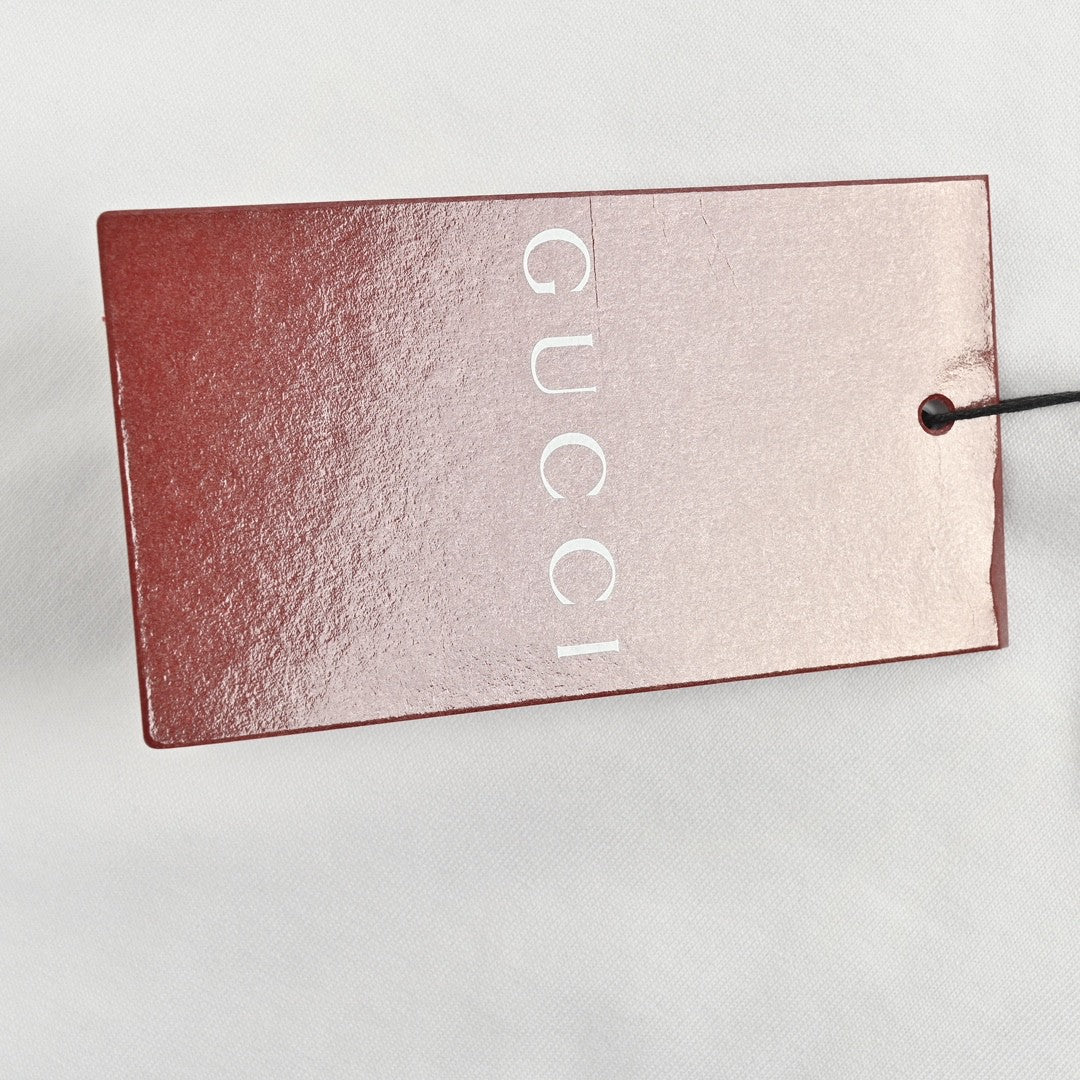 T-shirt blanc Gucci avec écusson logo vertical bleu