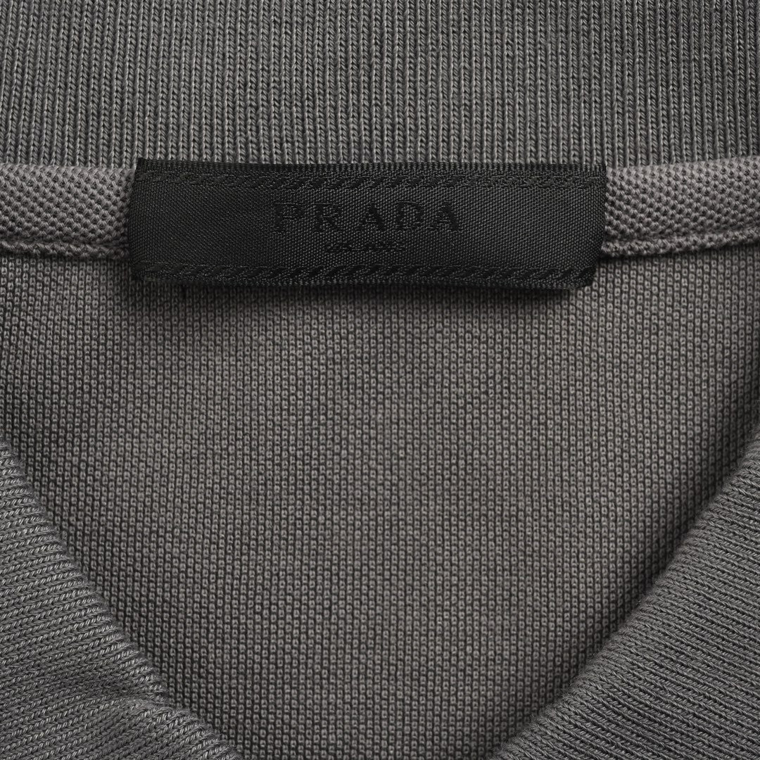 Polo gris classique Prada