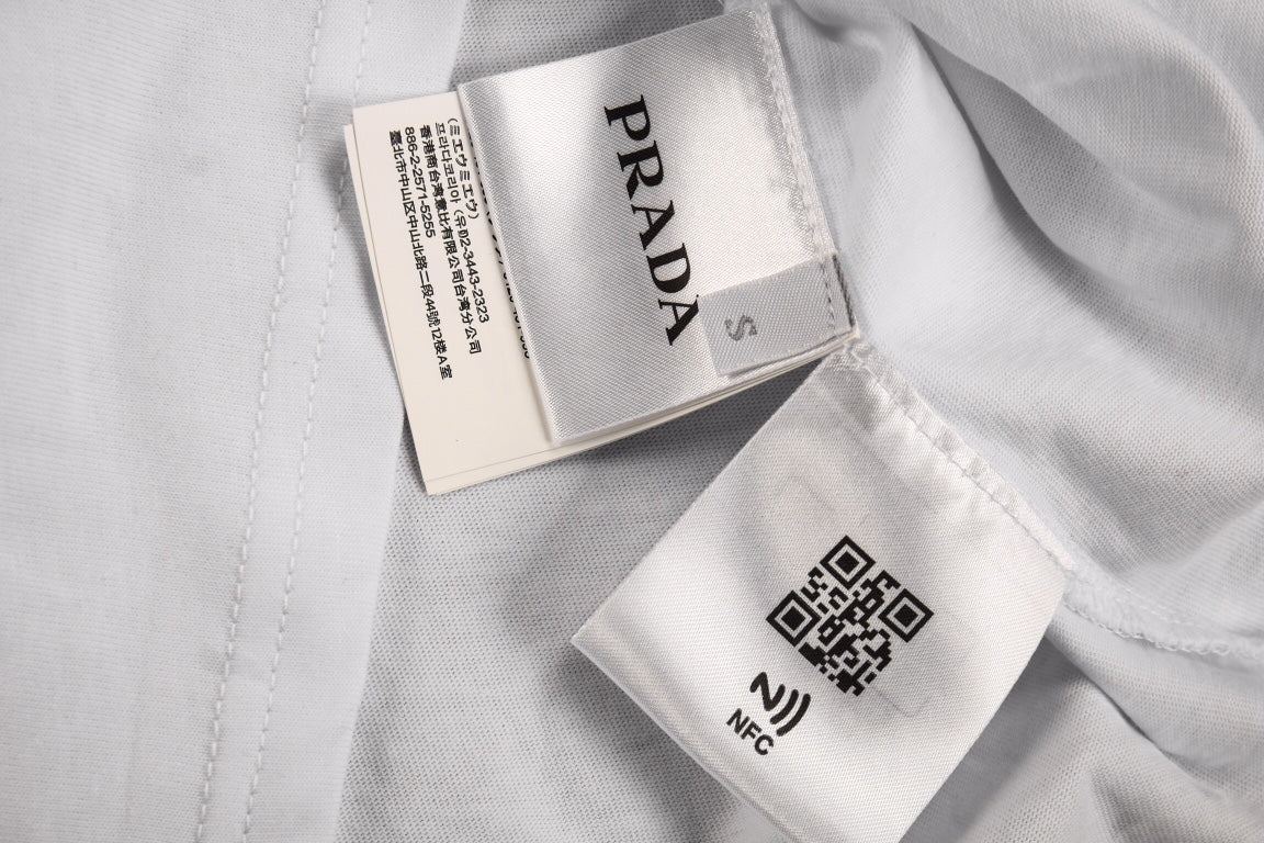 T-shirt Prada à poche logo (blanc)