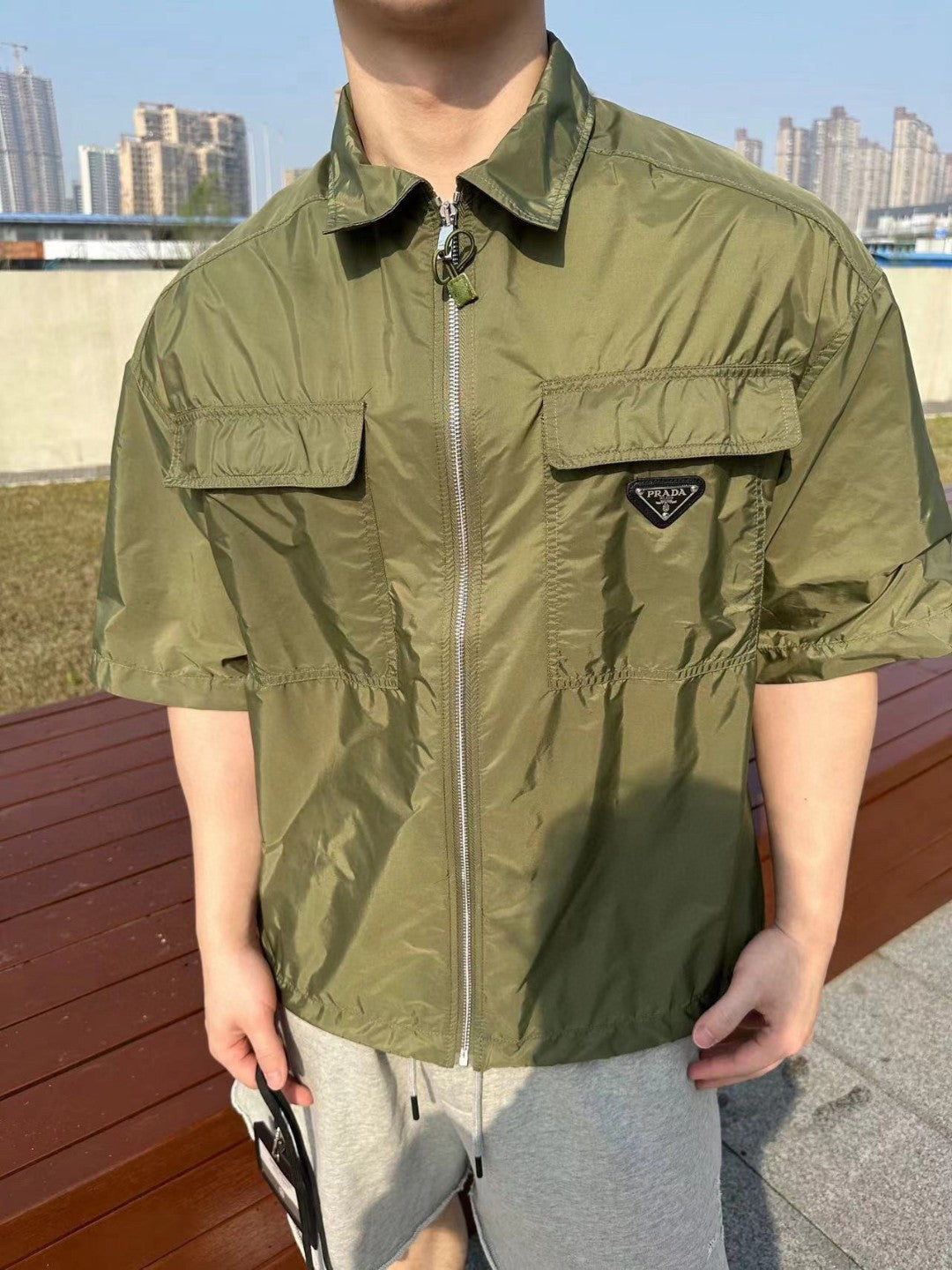 Veste Prada vert olive à manches courtes