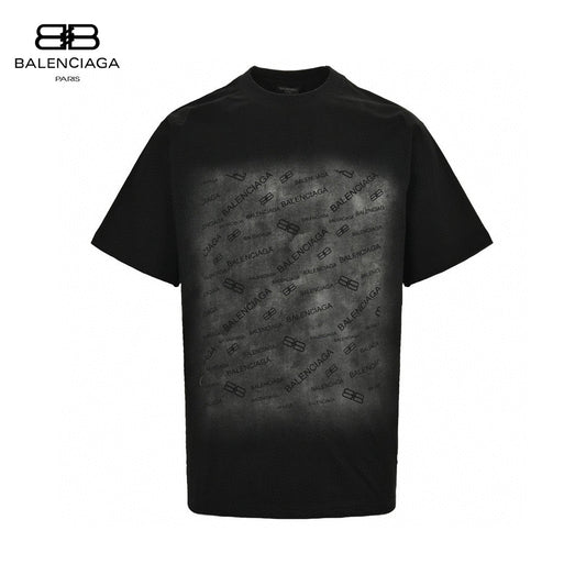 T-shirt Balenciaga à imprimé logo intégral (noir)
