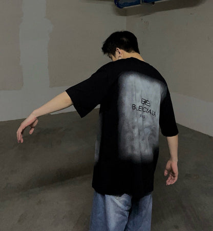 T-shirt Balenciaga à imprimé logo intégral (noir)