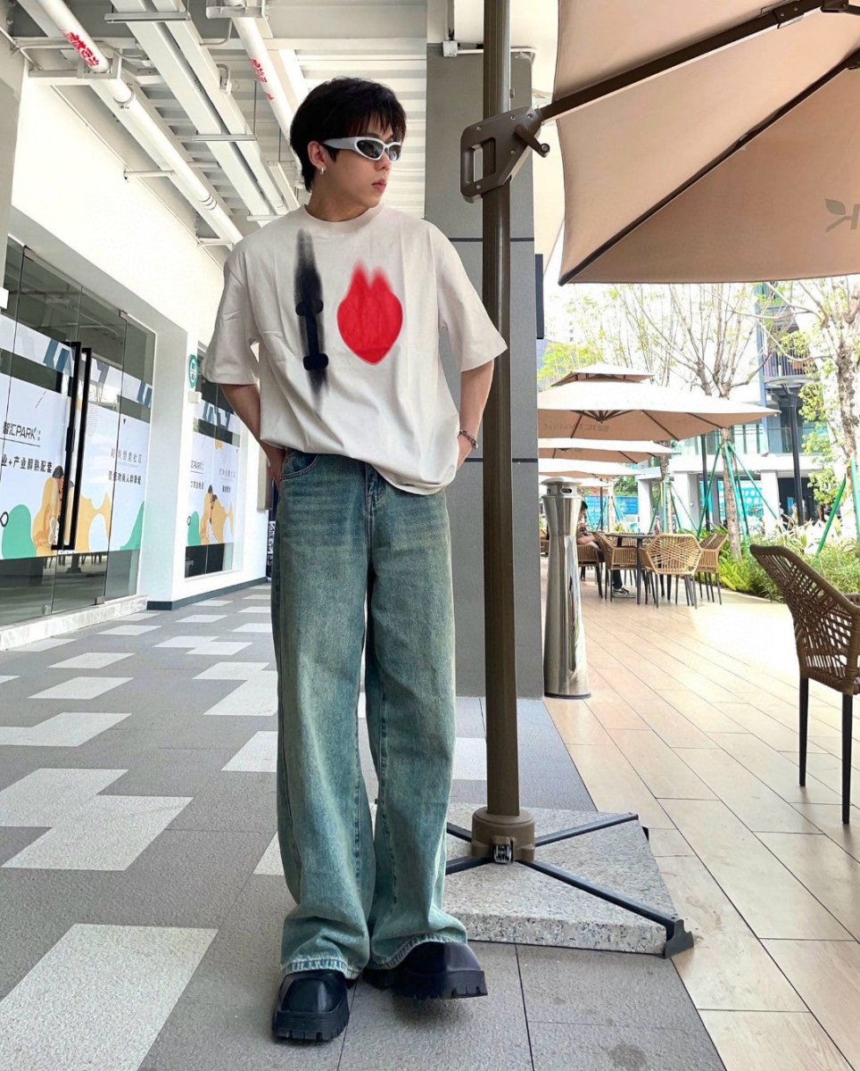 T-shirt beige Balenciaga à motif abstrait