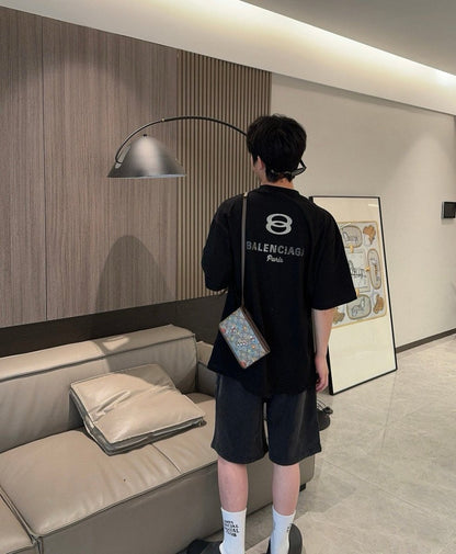 T-shirt Balenciaga gris à logo (noir)