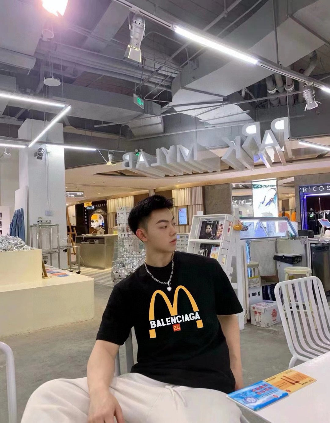T-shirt Balenciaga inspiré de McDonald's