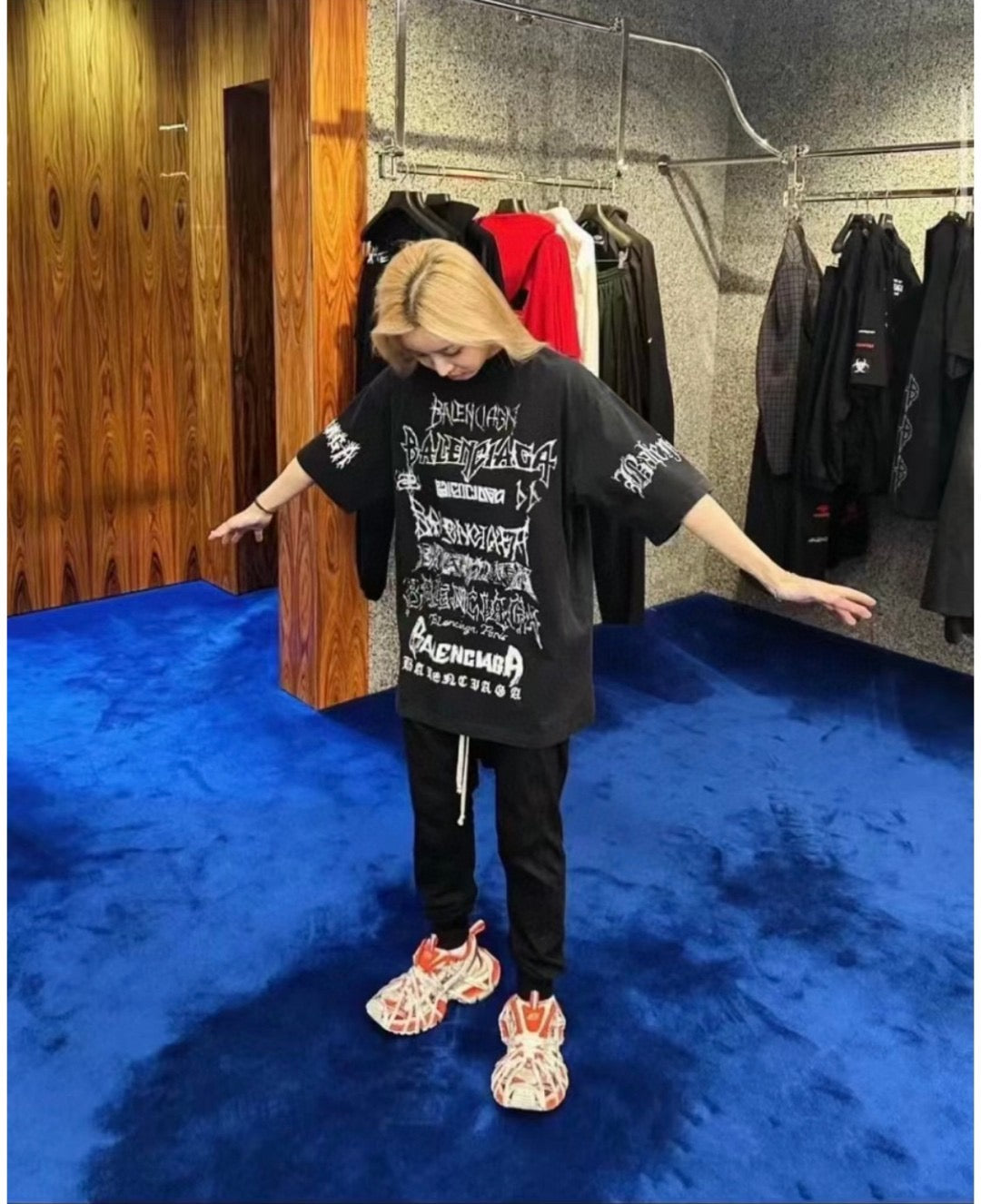 T-shirt noir Balenciaga à logos multiples