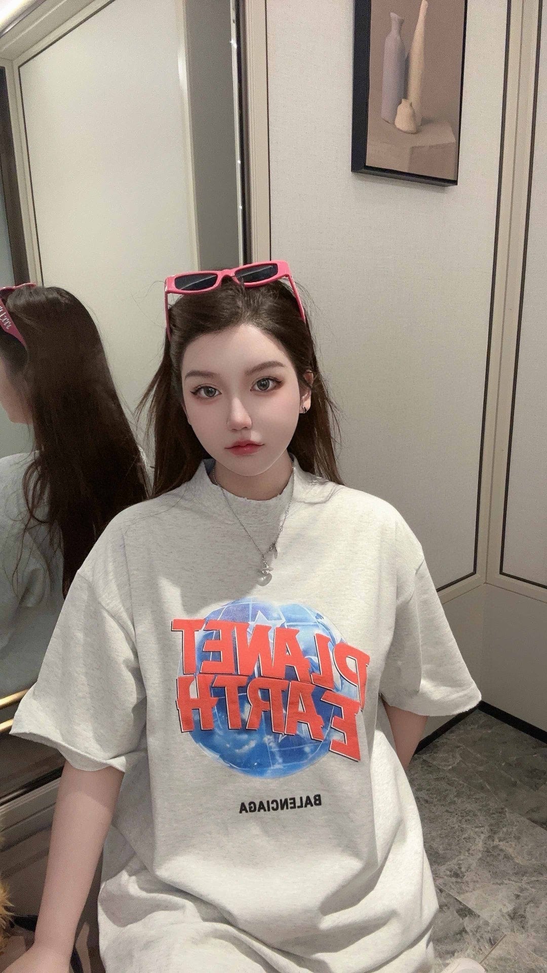 T-shirt Balenciaga Planet Earth (blanc)