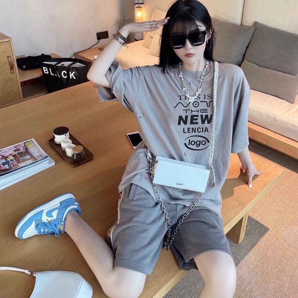 T-shirt Balenciaga « Ceci n'est pas le nouveau logo »