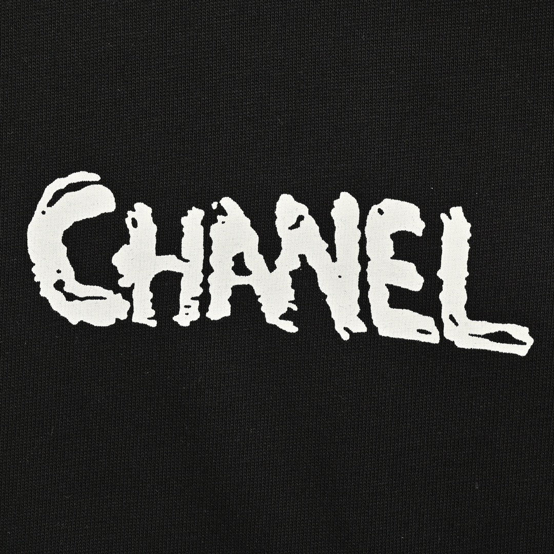 T-shirt noir Chanel à logo rose éclaboussé