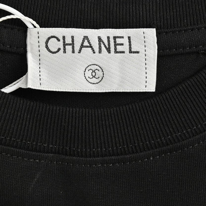 T-shirt noir Chanel à logo rose éclaboussé