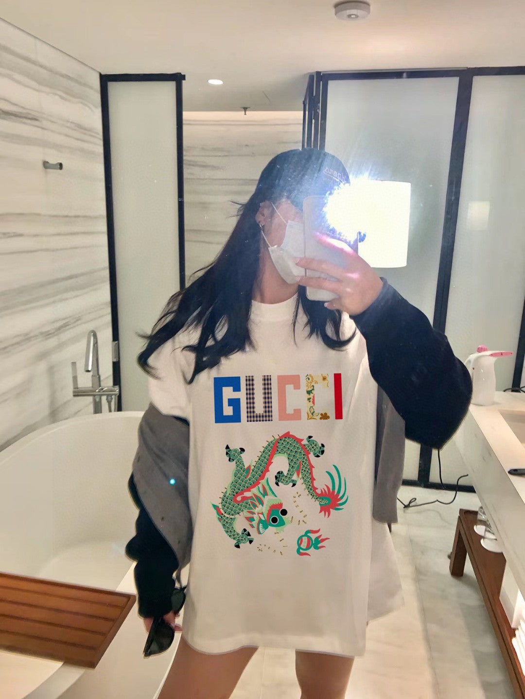 T-shirt graphique Gucci Dragon (Beige)