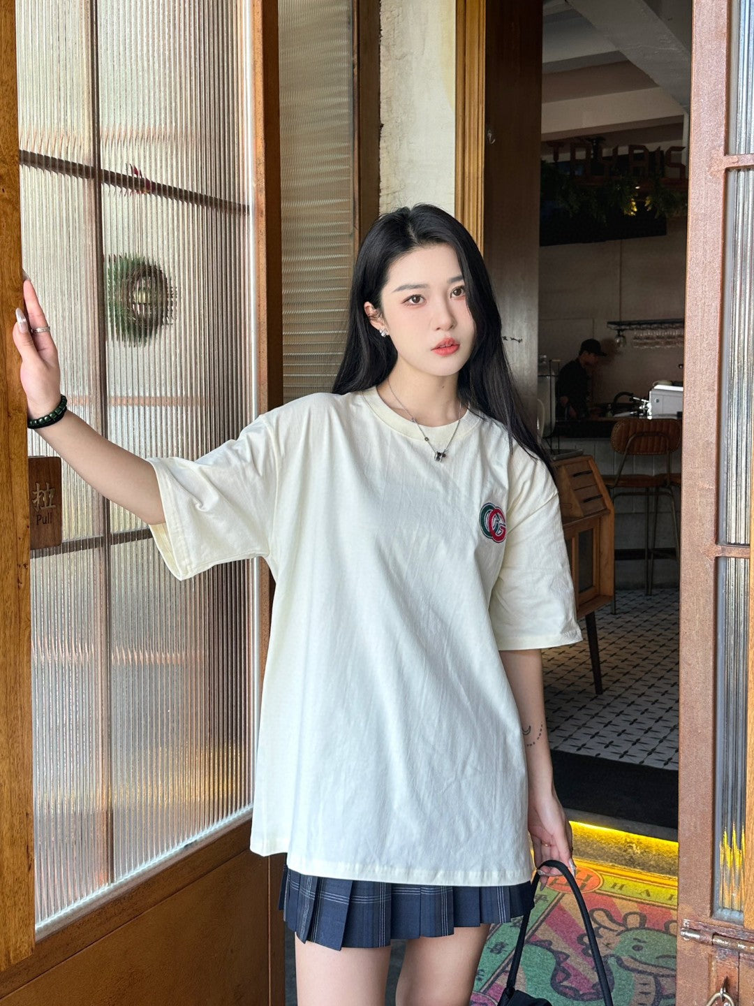 T-shirt crème Gucci à motif GG entrelacé