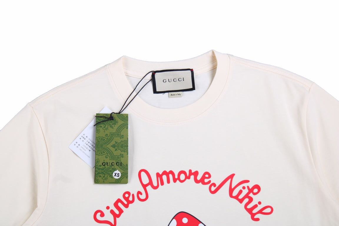 T-shirt Gucci à motif champignon (crème)