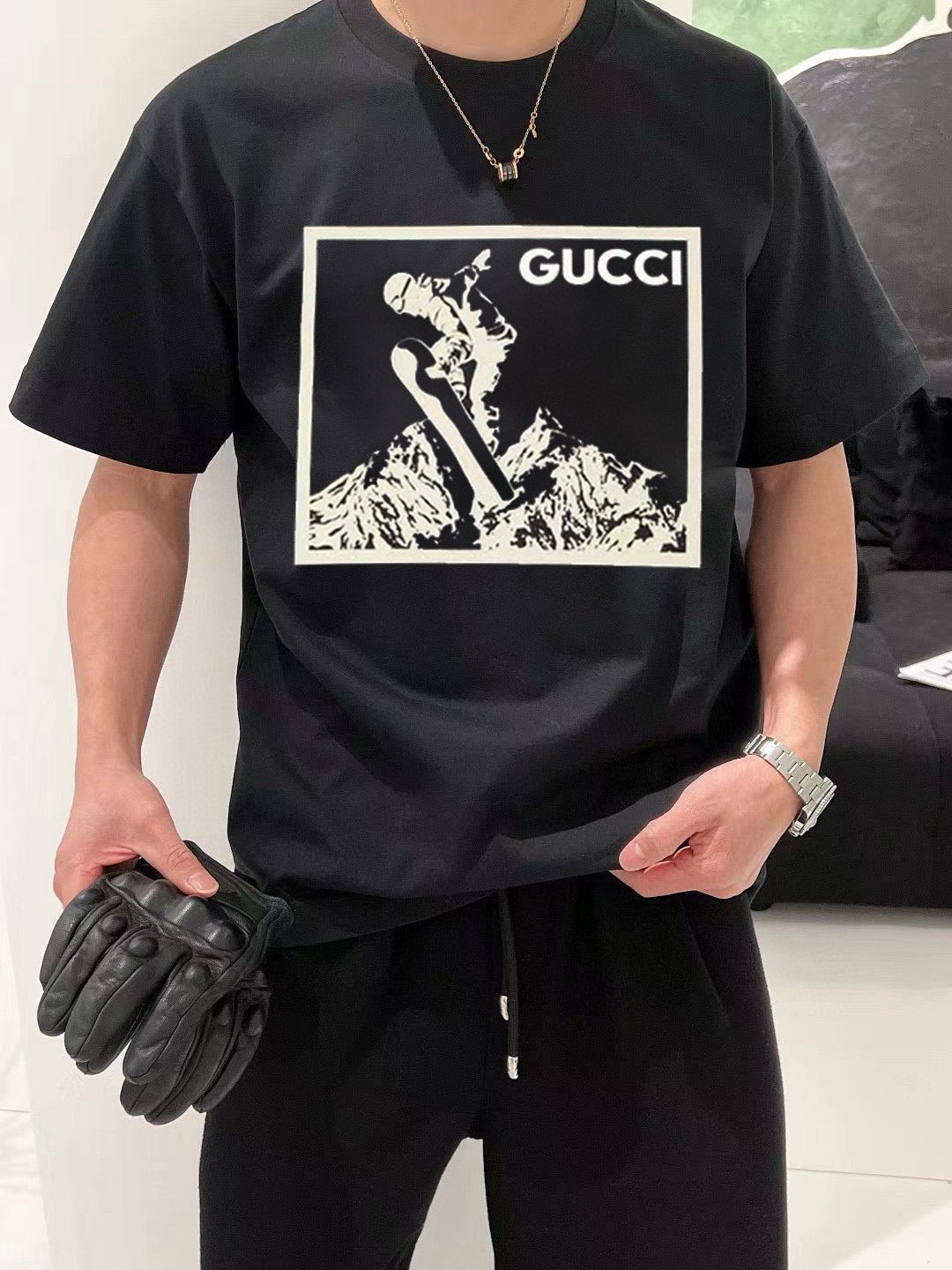 T-shirt noir Gucci à motif snowboarder