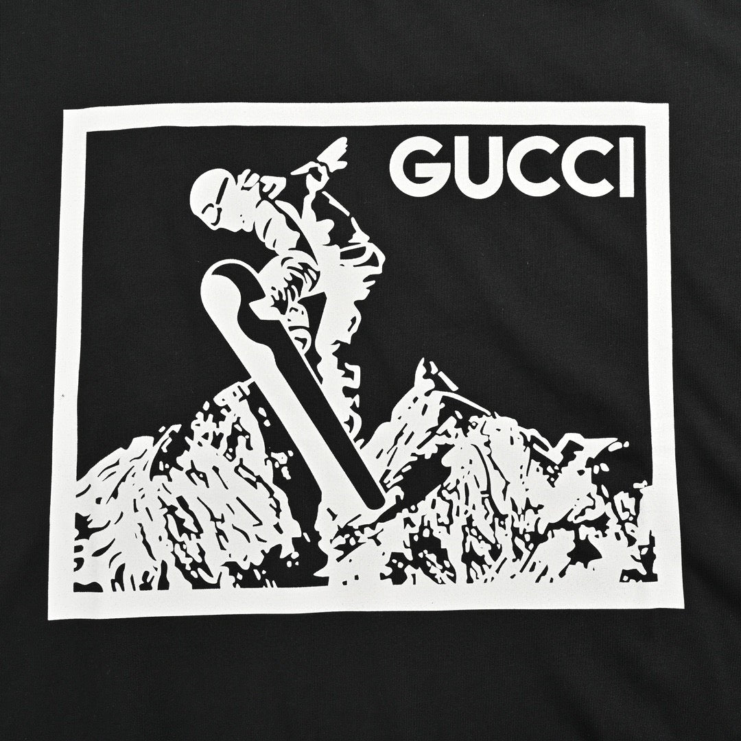 T-shirt noir Gucci à motif snowboarder