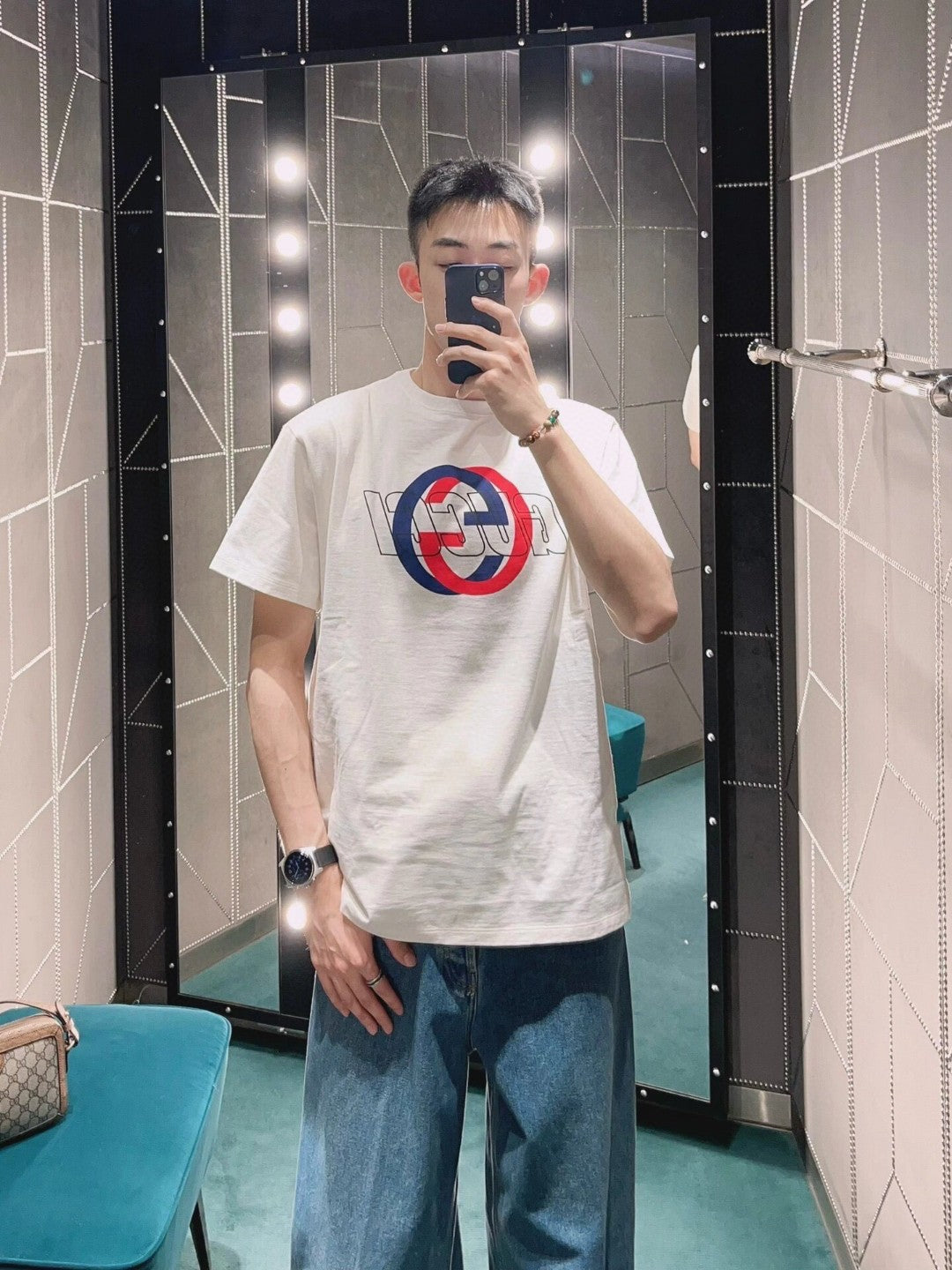 T-shirt blanc Gucci avec logo superposé