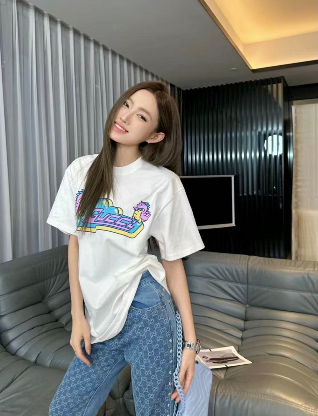 T-shirt blanc Gucci à motif dinosaure rose