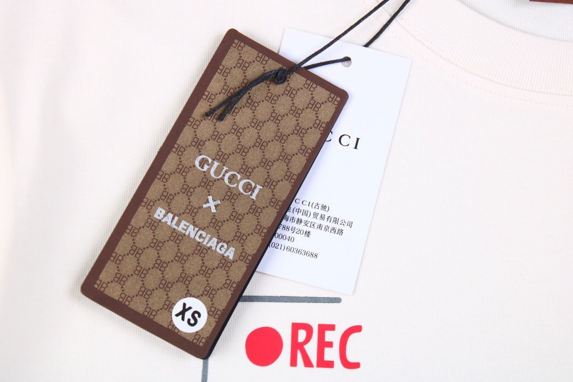 T-shirt blanc issu de la collaboration Gucci x Balenciaga