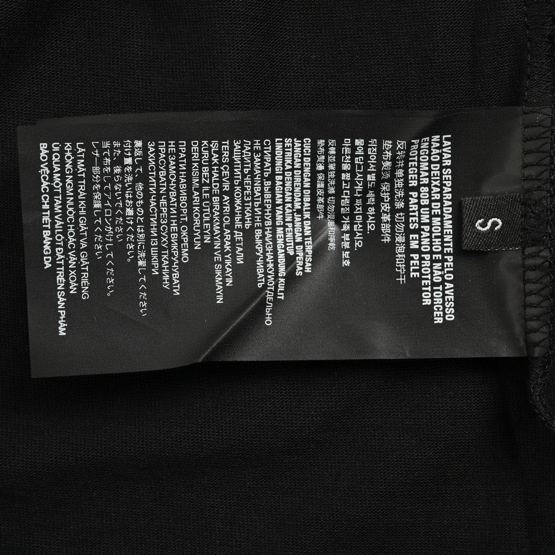 T-shirt noir Prada à poche géométrique