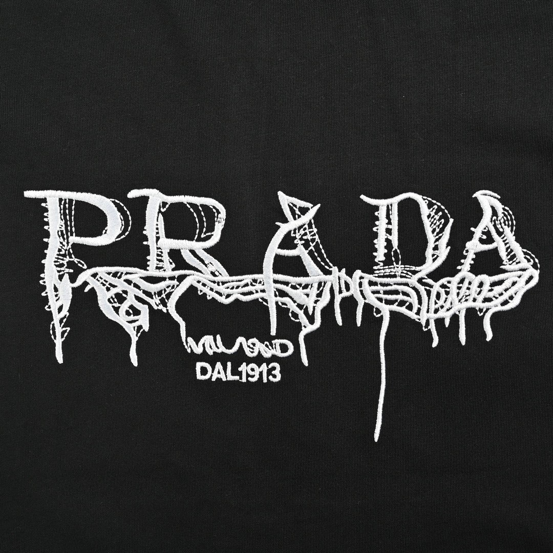 T-shirt Prada à logo graphique (noir)
