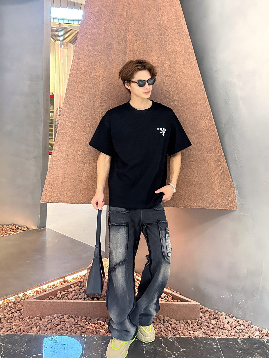 T-shirt noir à logo Prada Milano