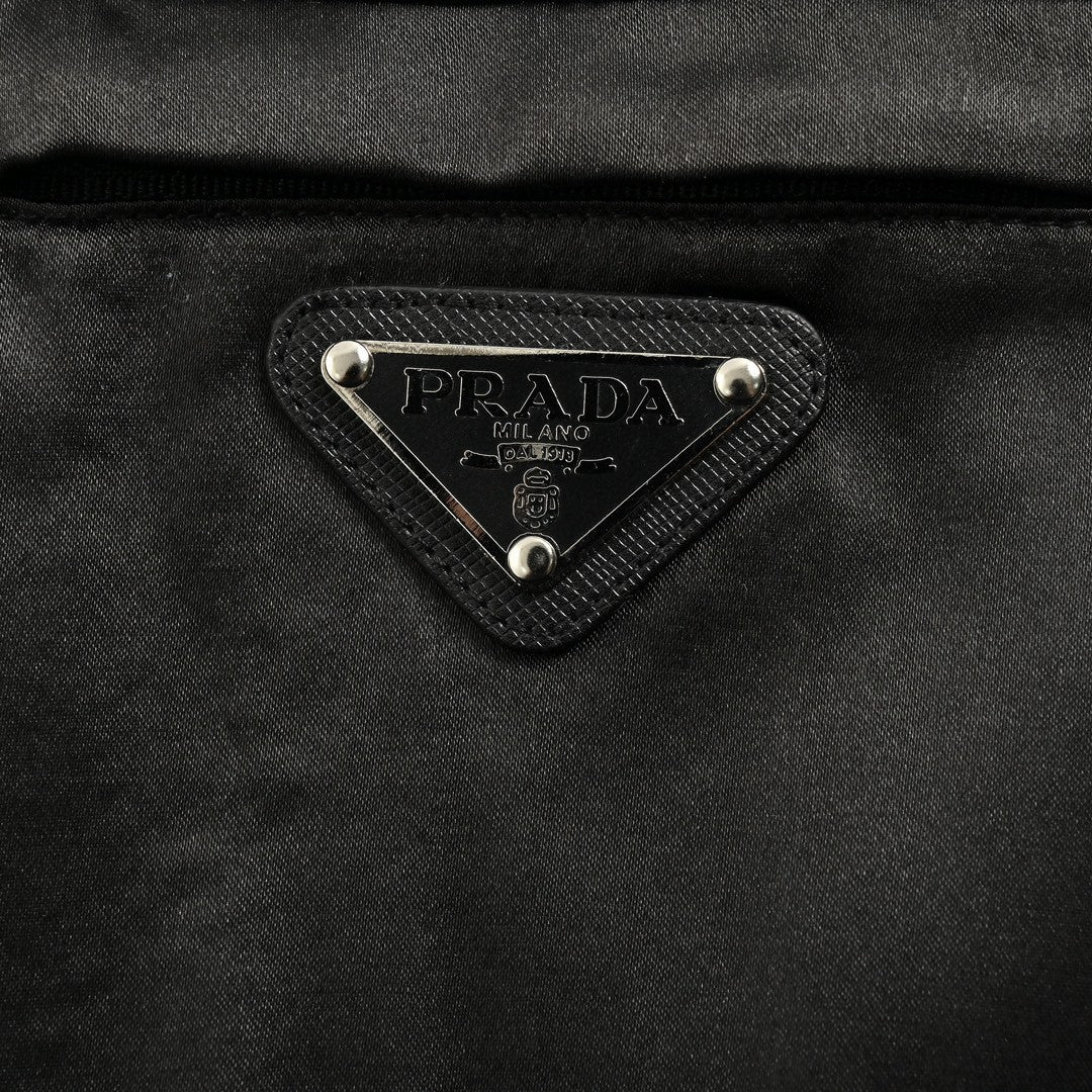 T-shirt Prada à poche (noir)