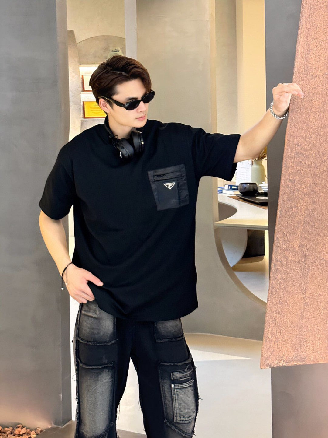 T-shirt Prada à poche (noir)