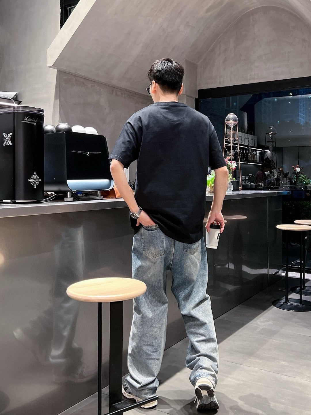 T-shirt Prada noir avec logo bien visible