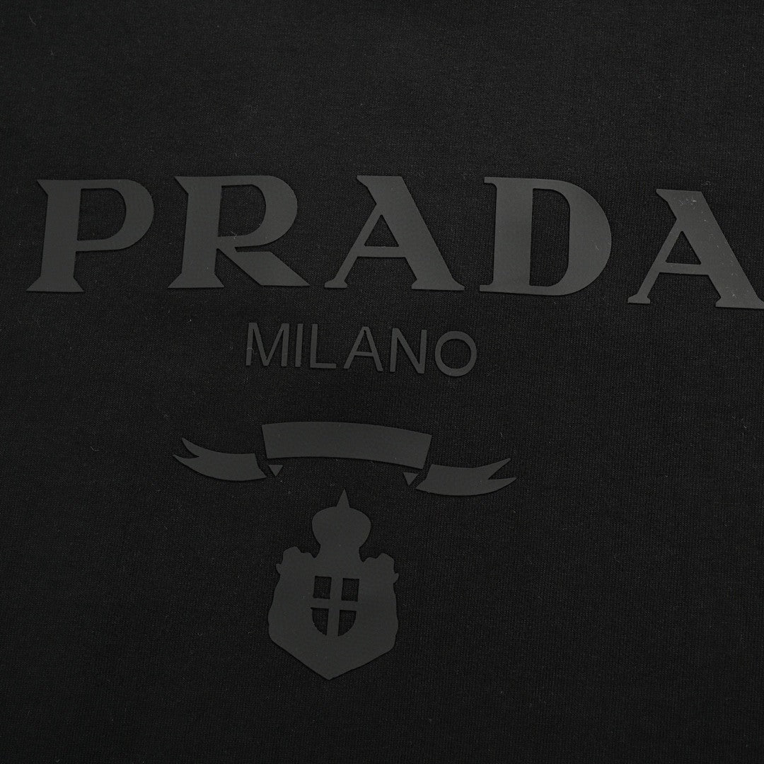T-shirt Prada noir avec logo discret