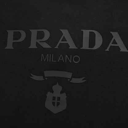 T-shirt Prada noir avec logo discret