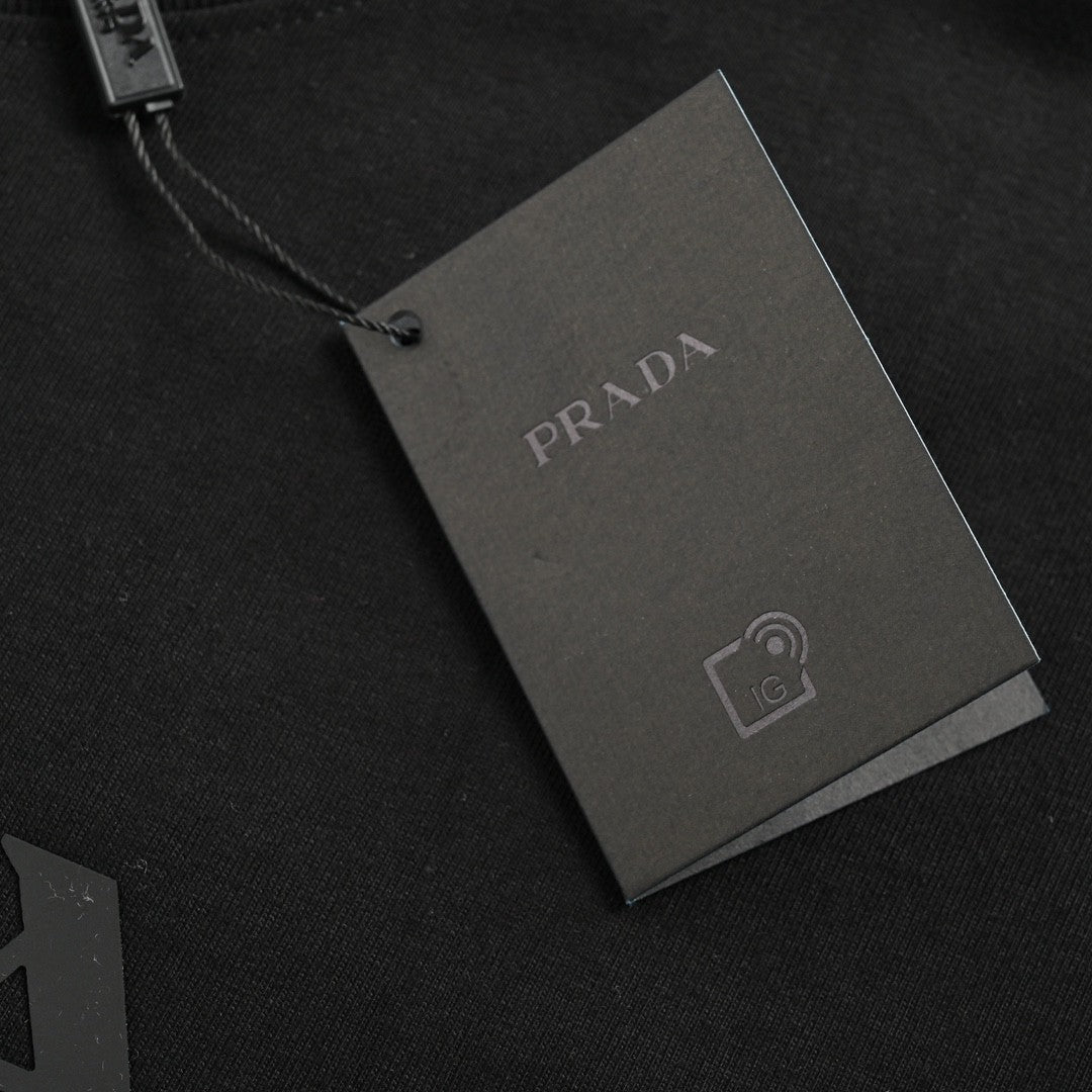 T-shirt Prada noir avec logo discret