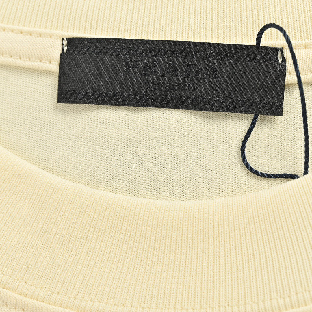 T-shirt Prada - Crème avec logo audacieux