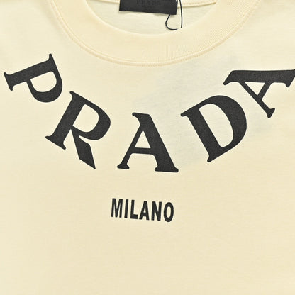 T-shirt Prada - Crème avec logo audacieux