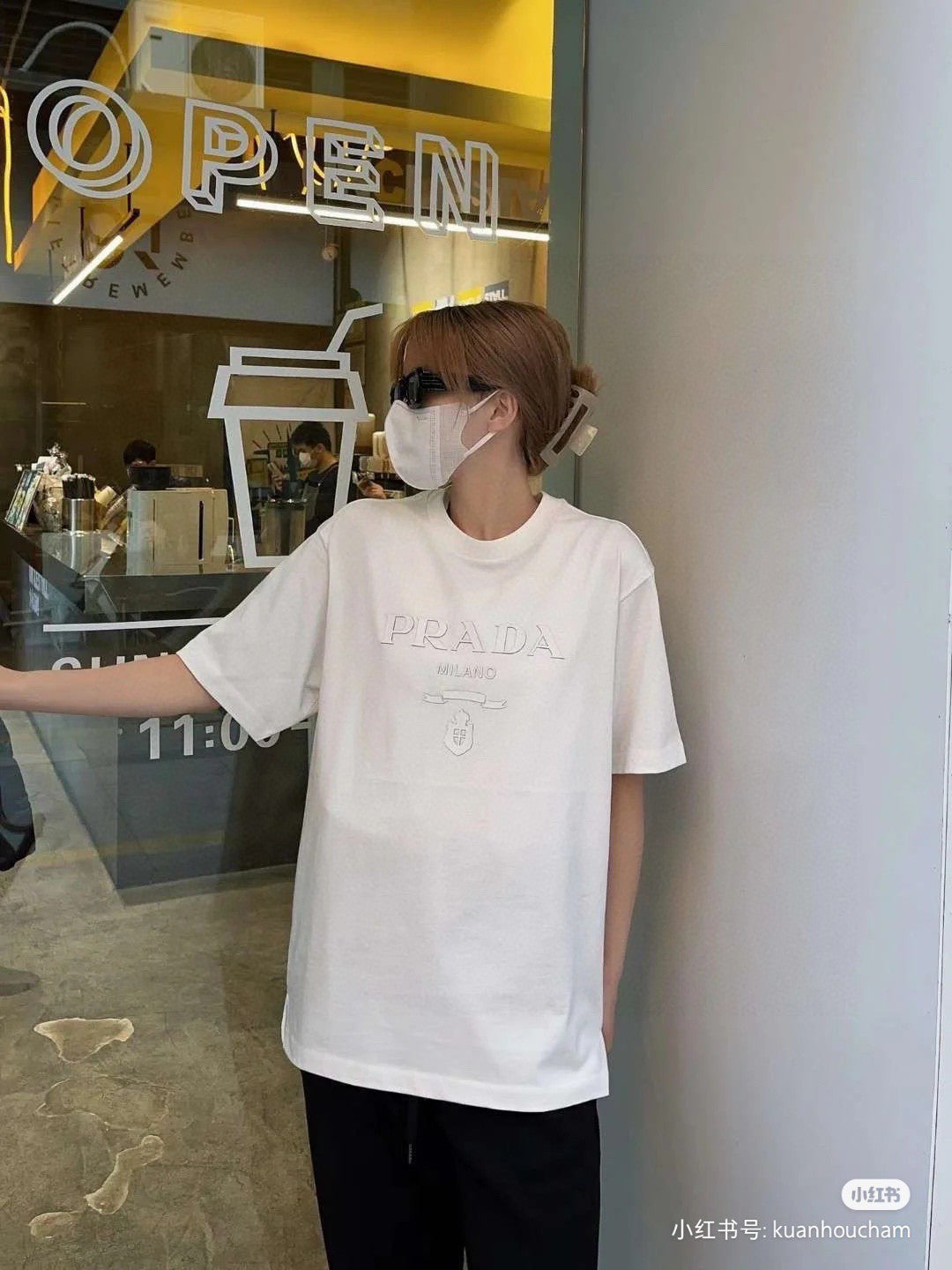 T-shirt Prada blanc avec logo discret